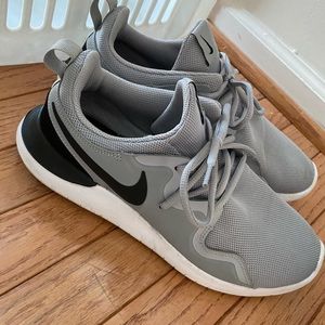 Men’s Nike sneakers, new